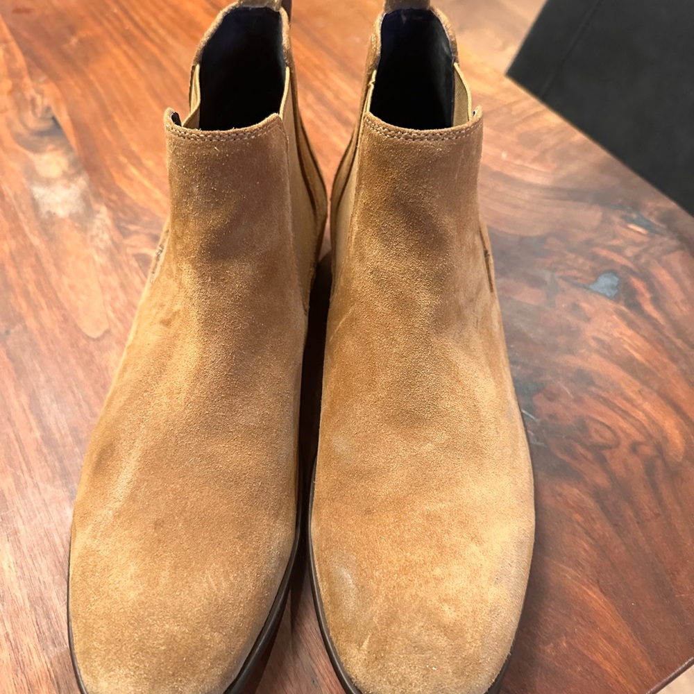 John Varvatos Tan Chukka Boots with Soft Suede Material and Snug Fit